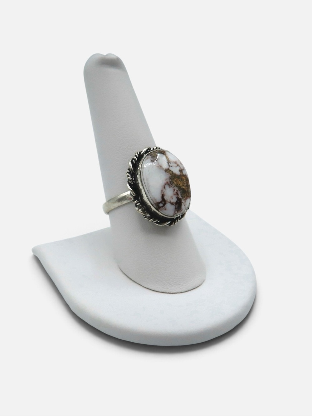 VINTAGE WHITE BUFFALO RING - Picture 2 of 3